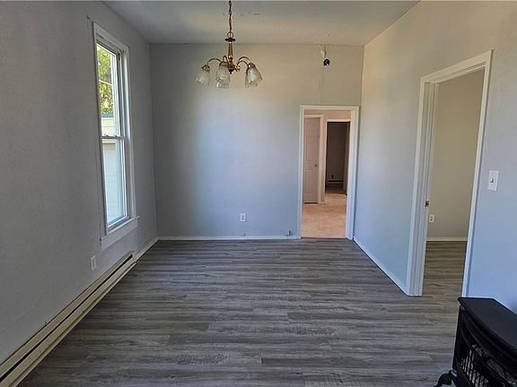 5th image of 411 Sheridan St