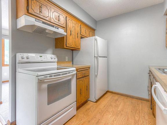 3rd image of 1323 Fireside Dr NE