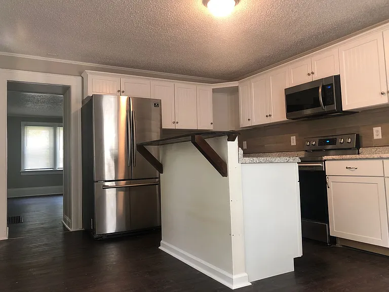 701 S South St — Photo 9