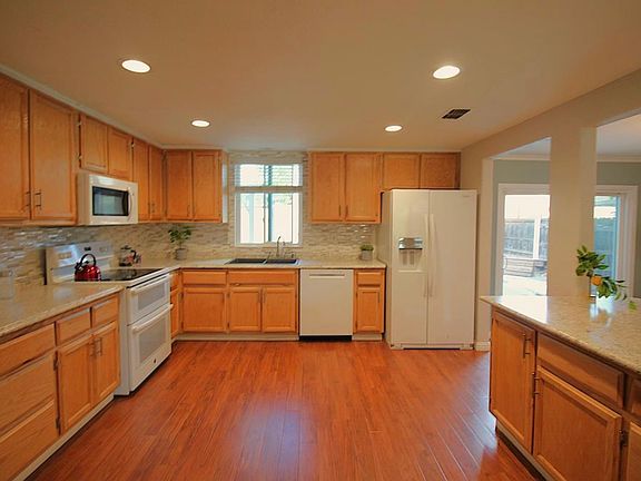 2nd image of 2254 La Grama Dr