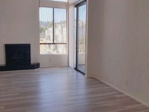 3rd image of 4343 Whitsett Ave APT 304