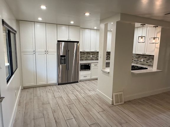 2nd image of 4950 N Miller Rd APT 244