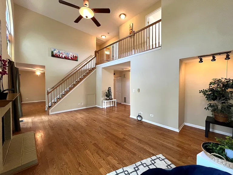 812 Canterbury Ln — Photo 4