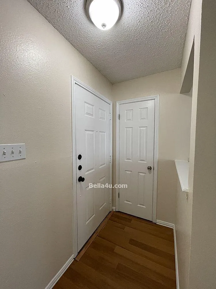 2 bed, 1.5 bath, 1010 sqft, $1,595 — Photo 4