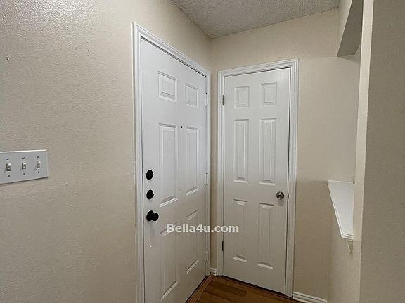 3rd image of 512 Eberhart Ln APT 605