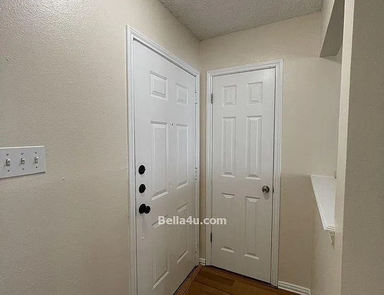 512 Eberhart Ln #605 — Photo 3