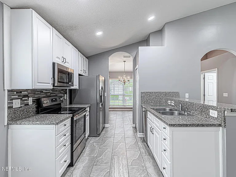 2243 Trailwood Dr — Photo 10