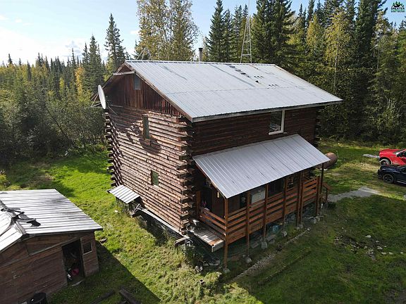 2nd image of 809 Delphinium Ln