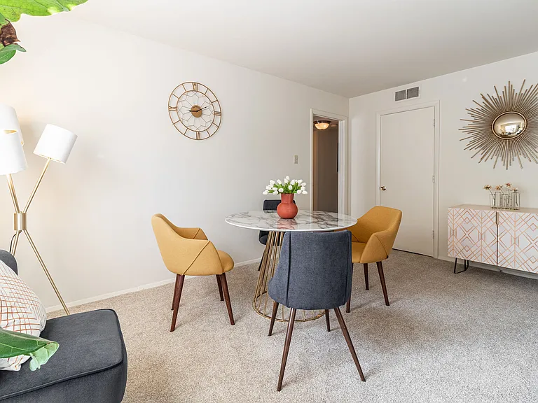 Willow Oaks Apartments — Photo 7