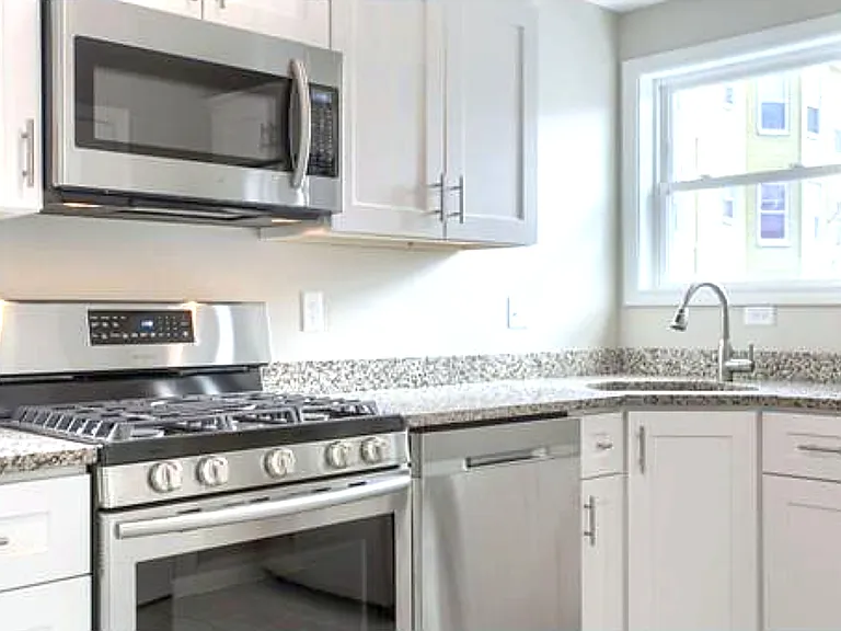 68 Williams Ave — Photo 4