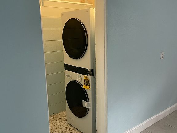 4th image of 2736 Hamilton Cir #2