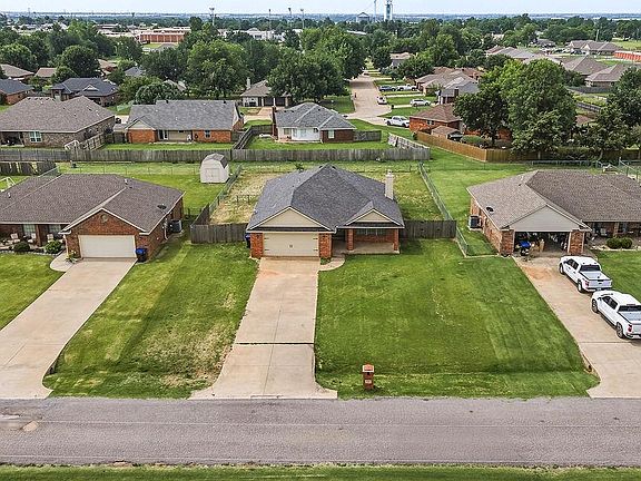 4th image of 224 W Comanche Ave
