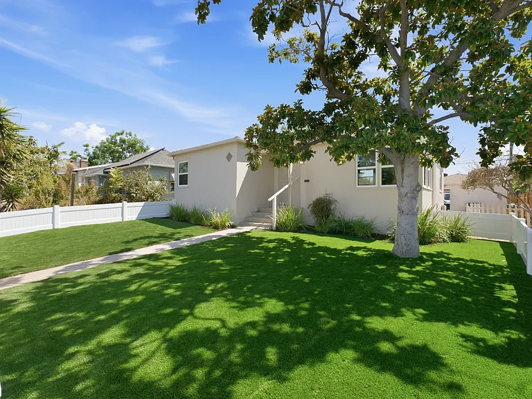 Fully fenced in yard with great shade - perfect for pets!