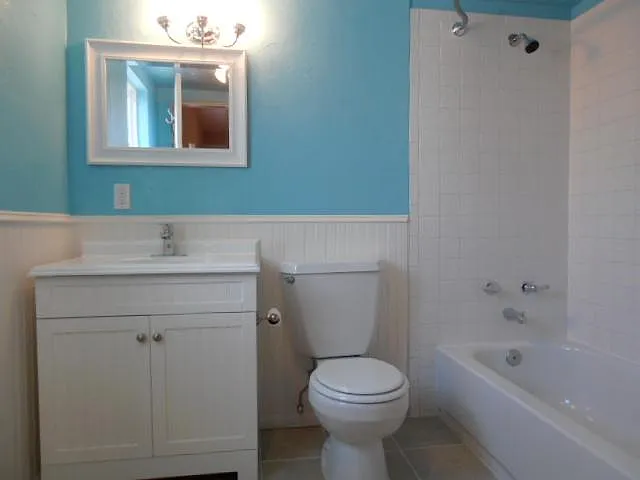 2716 E Lee St — Photo 15