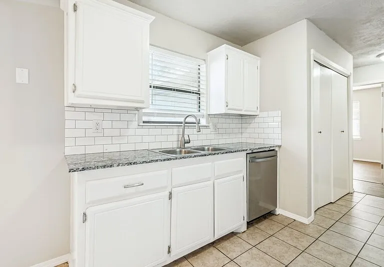 12225 SW 14th St — Photo 5