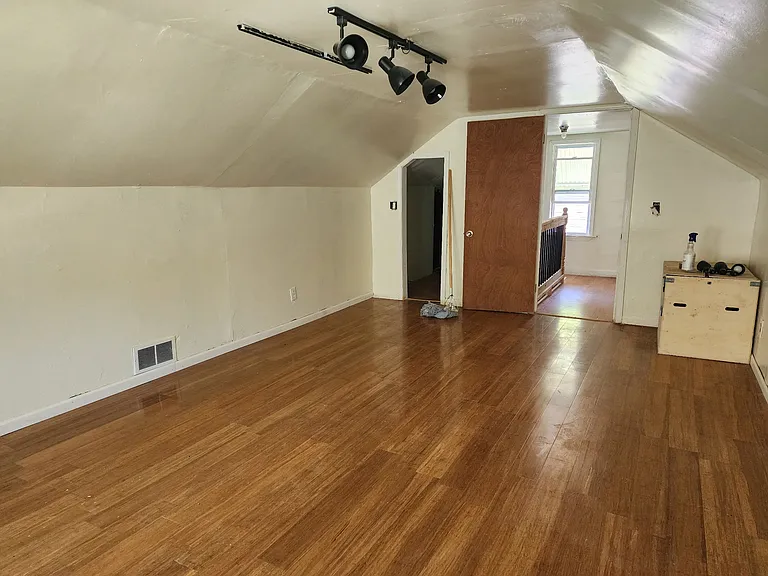 2832 Begole St — Photo 10