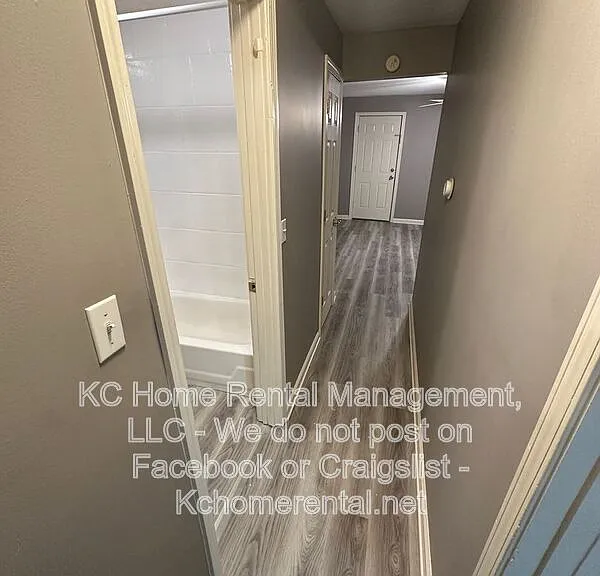 1110 W 41st Ter #1W — Photo 18