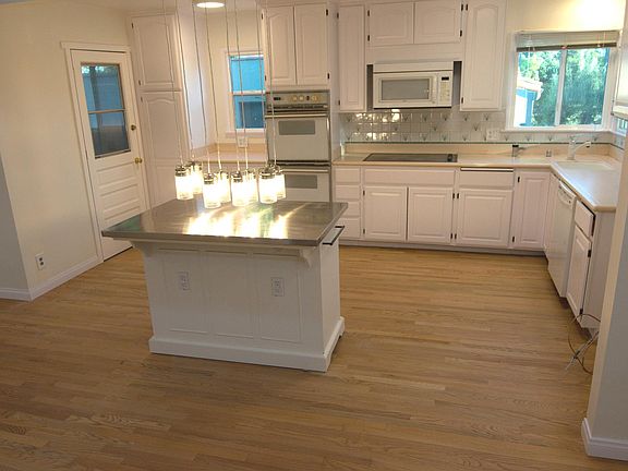 2nd image of 1632 N Catalina Ave