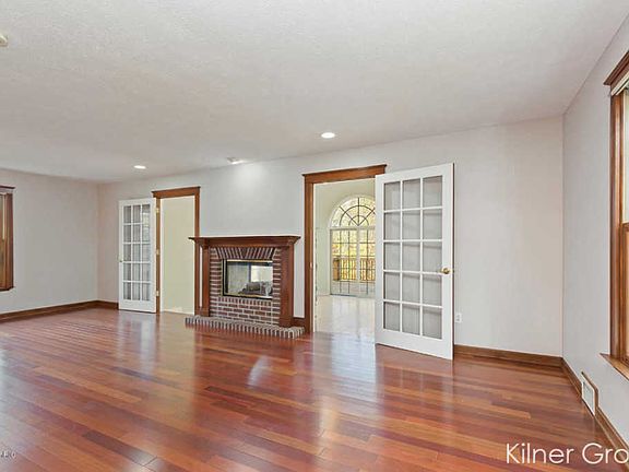 5th image of 11469 Greenwich Dr NE