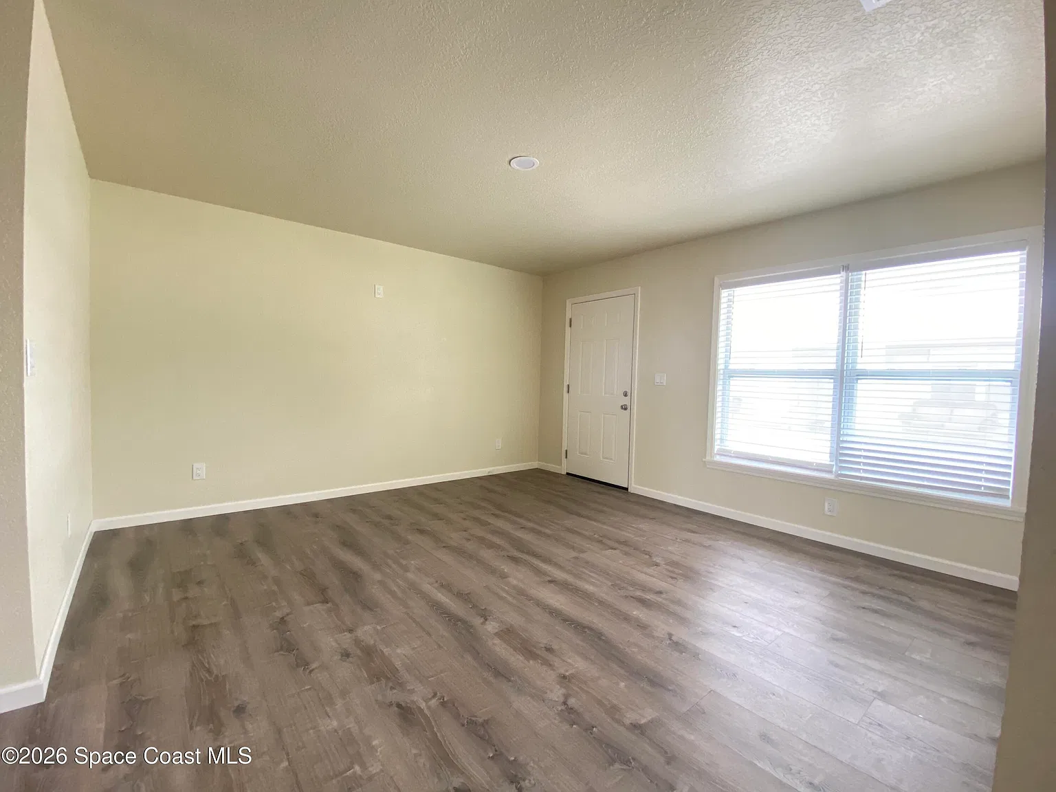 2 bed, 1.5 bath, 820 sqft, $1,600 — Photo 2