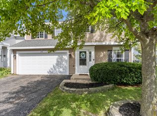 11 Dogwood Ct, Lake In The Hills, IL 60156