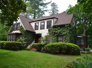 17 Crescent Rd, Fairport, NY 14450