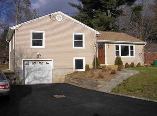 10 Morgan Cir, Hyde Park, NY 12538