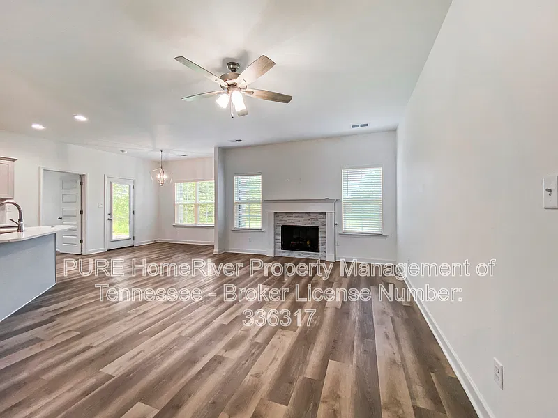 4 bed, 2.0 bath, 1840 sqft, $2,399 — Photo 3