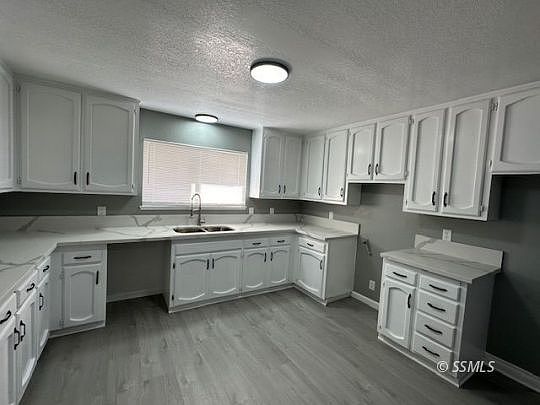 4th image of 300 S Gateway Blvd