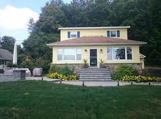 562 Shore Dr, New Windsor, NY 12553