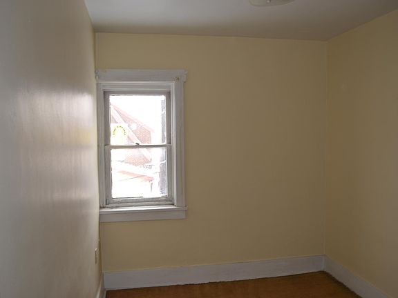 Small bedroom/office