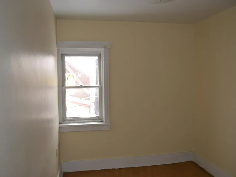 Small bedroom/office