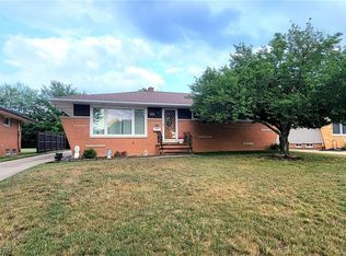 7277 Whitaker Dr, Parma, OH 44130
