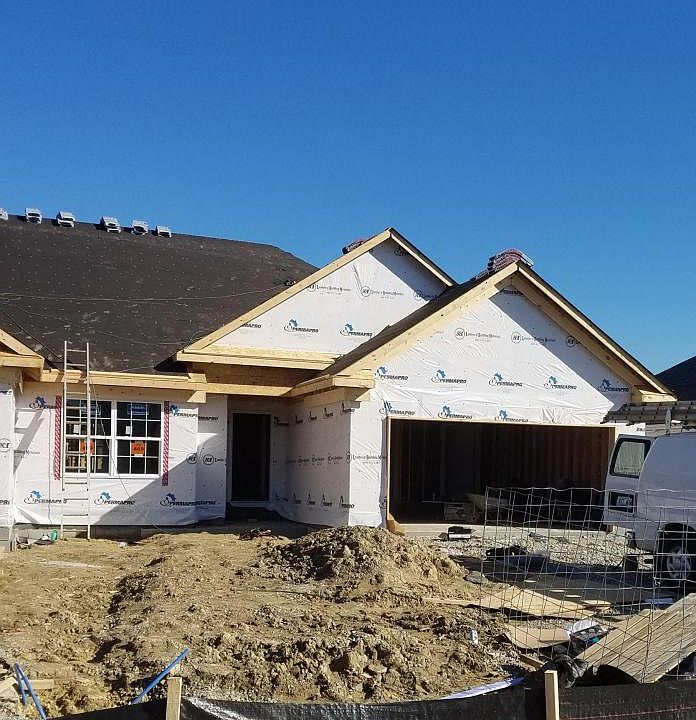 2nd image of 469 Villa Ln