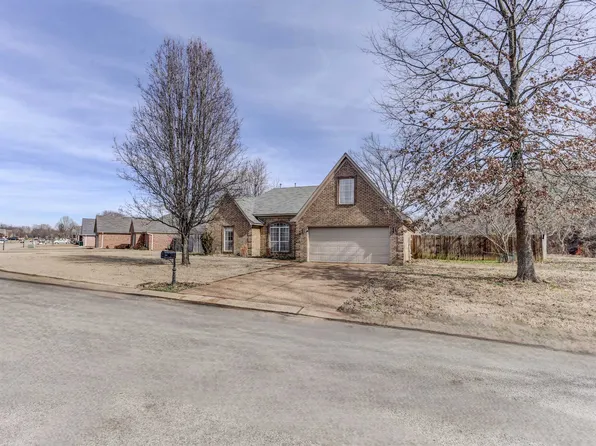 255 Cameron Dr, Oakland, TN 38060