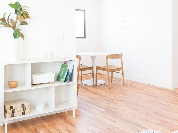 4th image of 252 S Avenue 18 APT 2