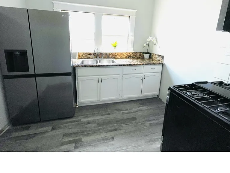 3860 S Budlong Ave — Photo 16