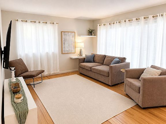 2nd image of 3136 Jarvis Ave