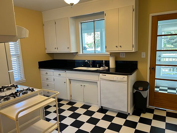 5th image of 849 52nd St