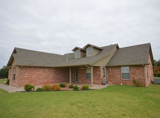 300 Summer Valley Rd, Blanchard, OK 73010