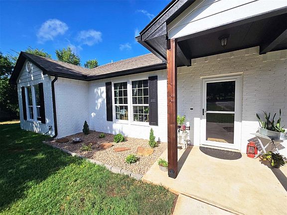 5th image of 1076 County Street 2976