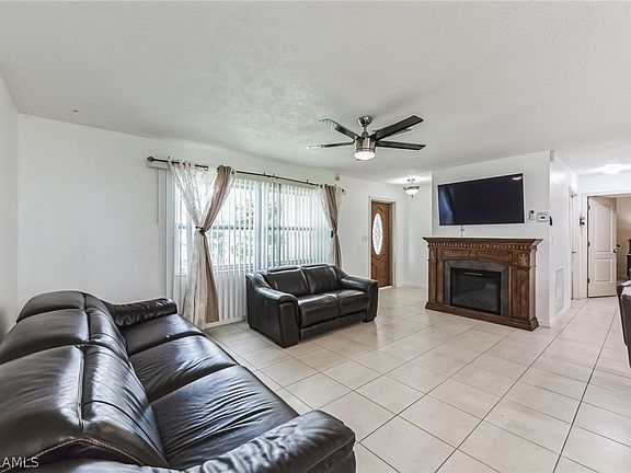 5th image of 703 Willow Dr