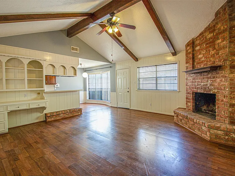 9710 Springmont Dr — Photo 2