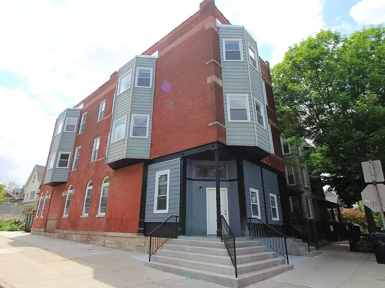 1801-03 W School St — Photo 10