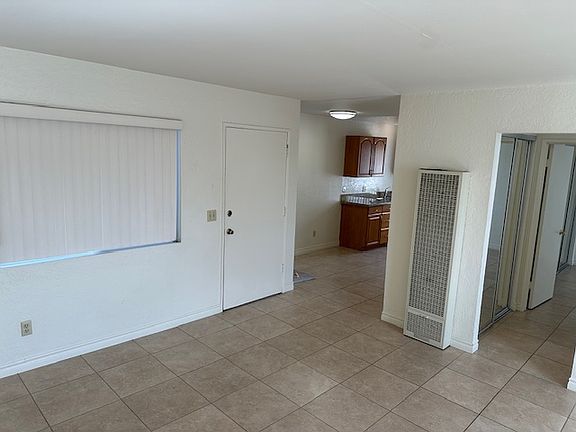 Large one bedroom. Tile flooring throughout, nice and clean. Lots of Natural light.