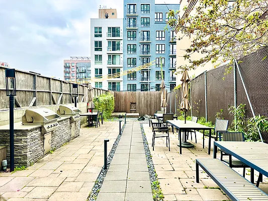 Rented by E Realty International Corp | media 15