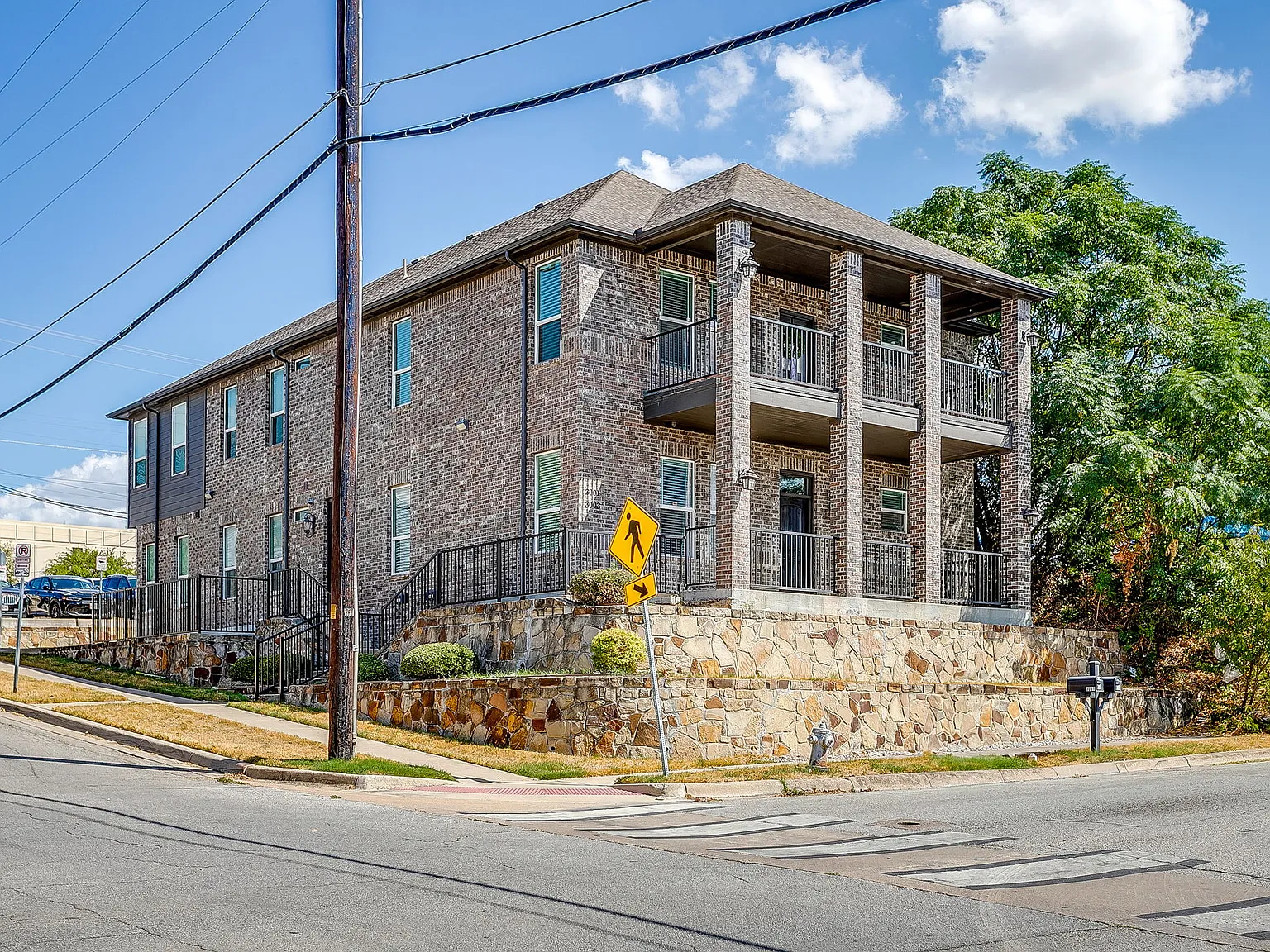 3003 McCart Ave — Photo 1