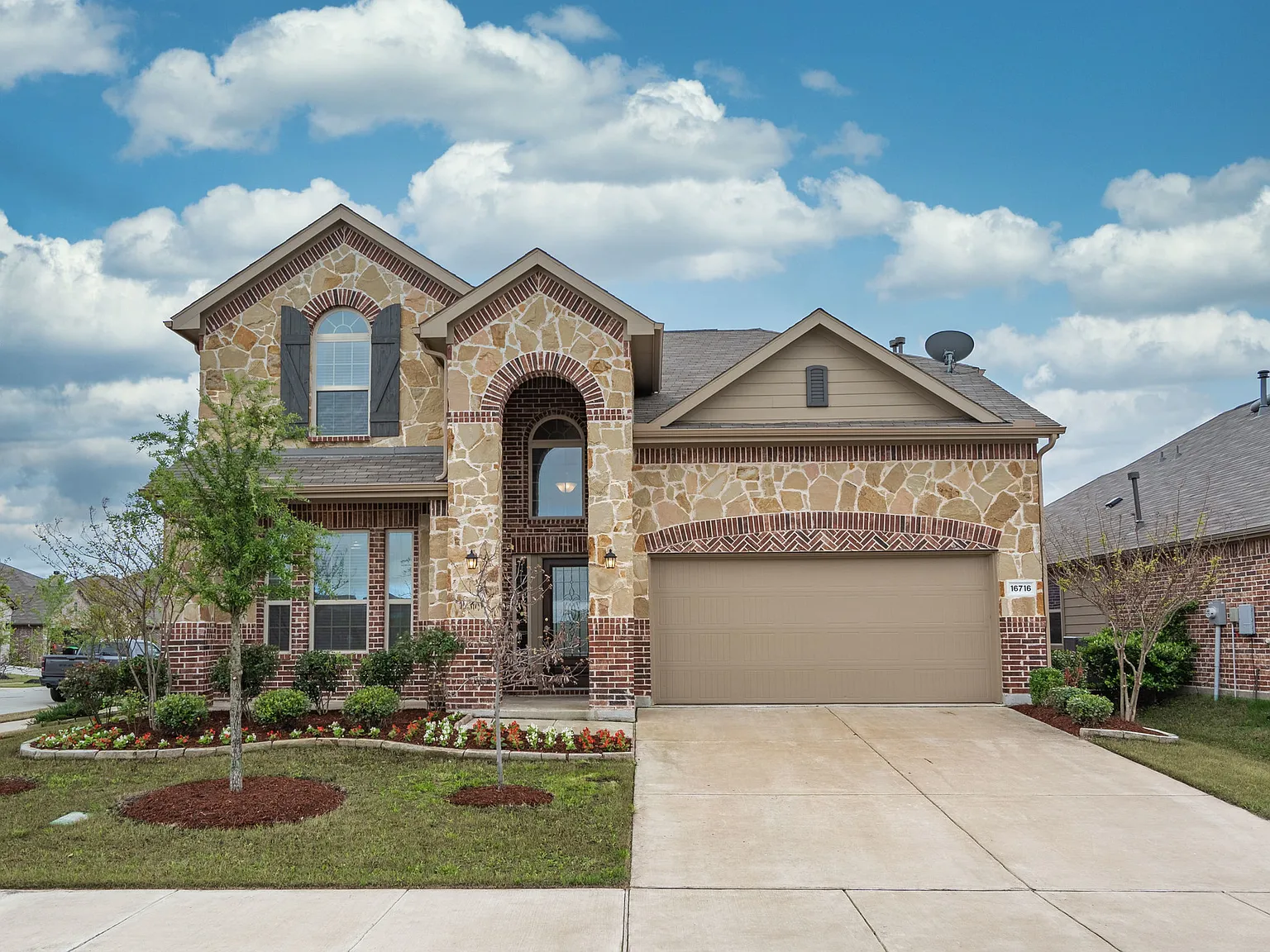 4 bed, 3.5 bath, 3007 sqft, $2,950 — Photo 2