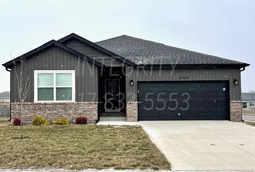 800 Hoffman Hills Blvd Photo 1