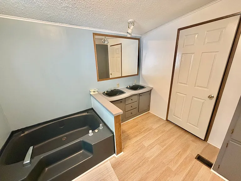 166 Smith Ln — Photo 23